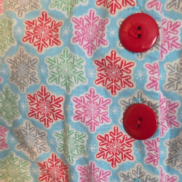 Retrolicious Snowflake Patterned Top in Blue and Pink - Picture 3 of 6